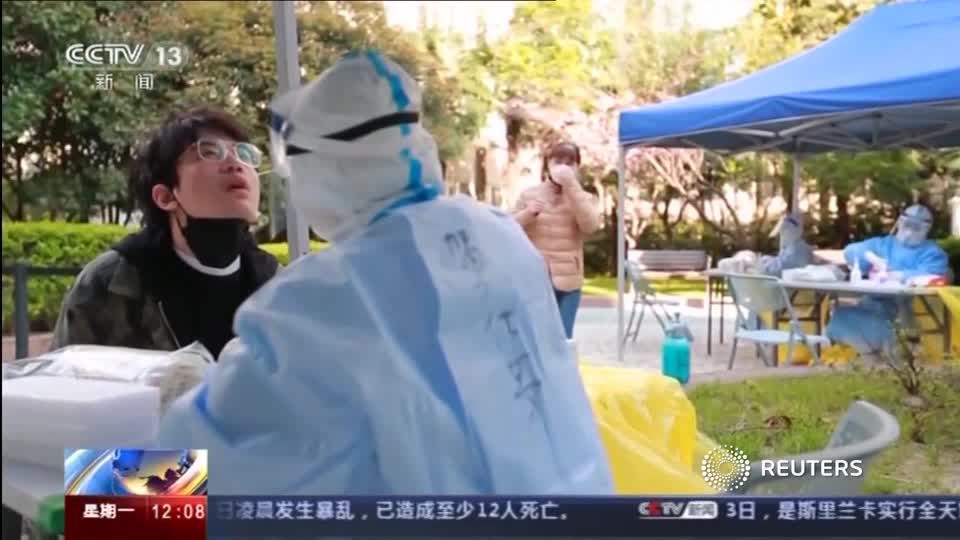 Video: Armee hilft bei Corona-Tests in Shanghai