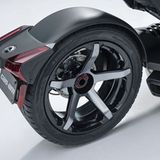 Hinten sorgt eine 205er-Walze für Traktion