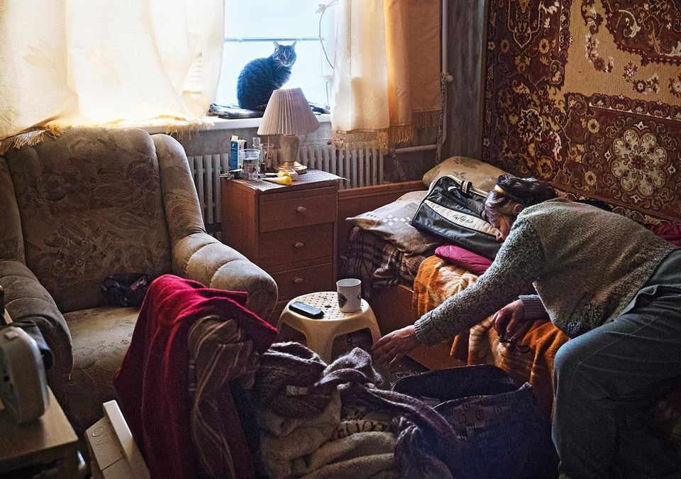 Alla Krjukowa in ihrem Wohnzimmer