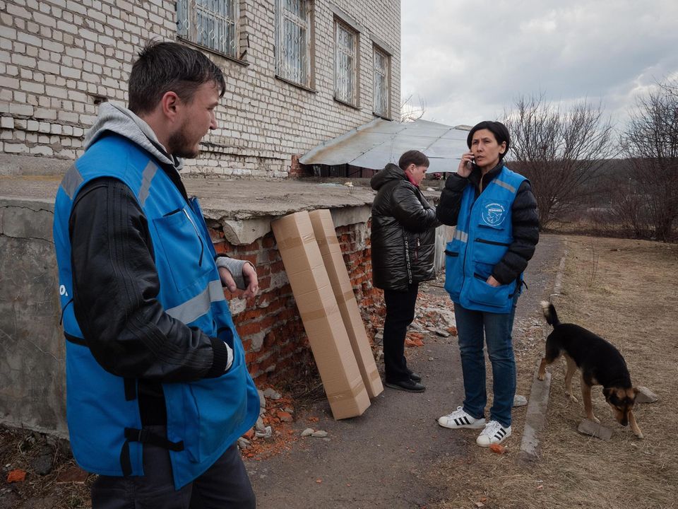 Inna Pak und ihr Mann Pawel Artjomow von der Hilfsorganisation "Proliska"