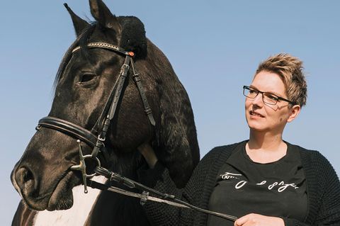 Jennifer Younger mit ihrem Pferd