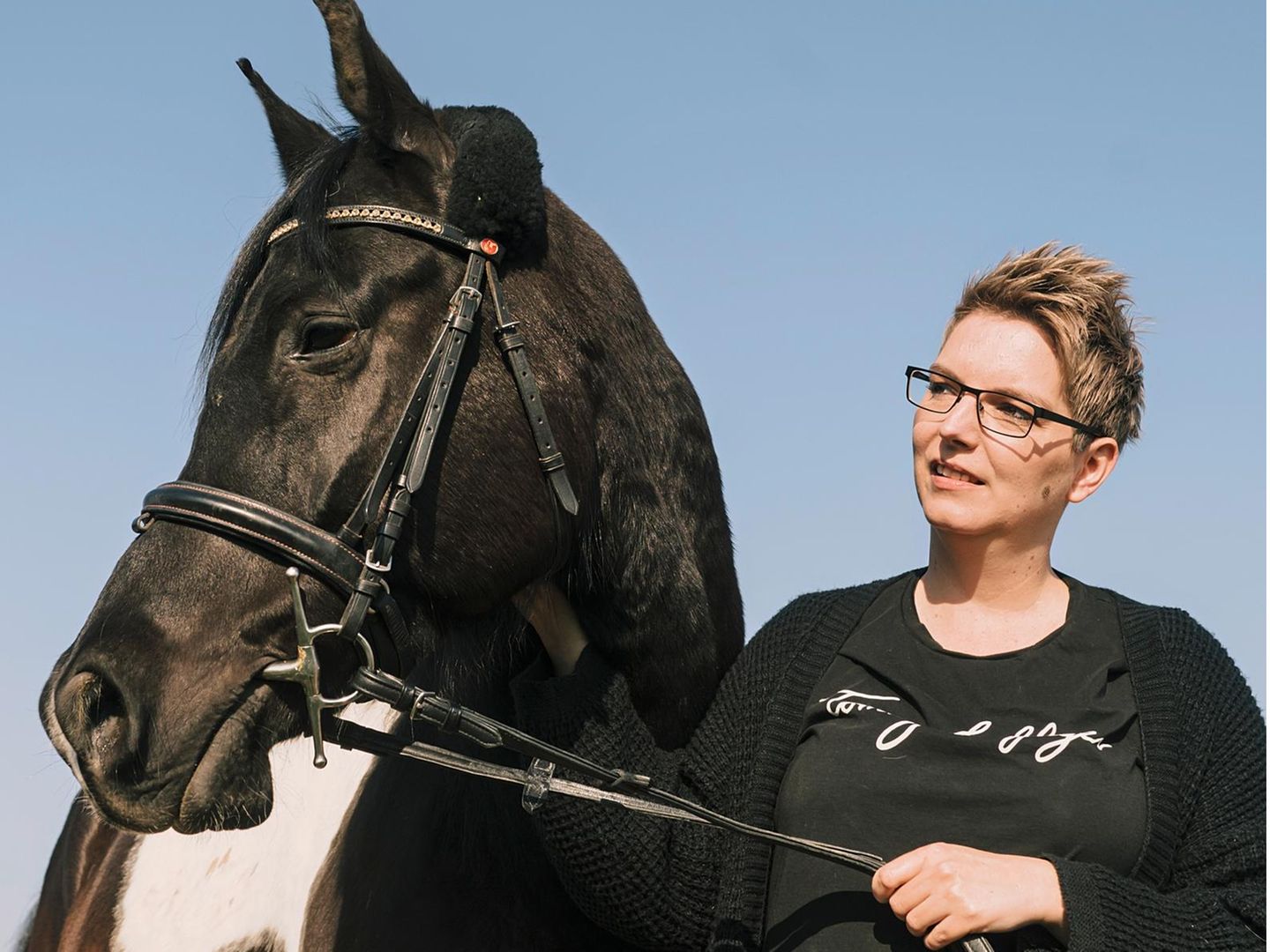 Jennifer Younger mit ihrem Pferd
