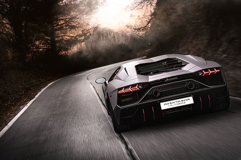 Lamborghini Aventado - der ultimative Stier kommt auf die Straße 