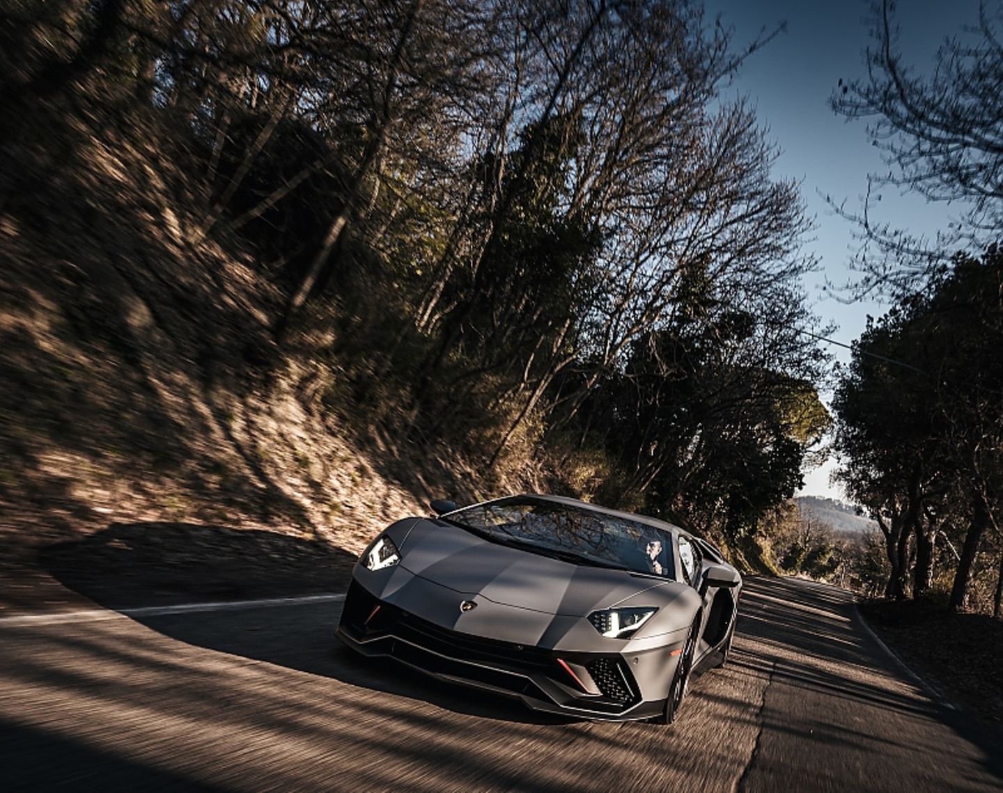 Lamborghini Aventado   der ultimative Stier kommt auf die Straße ...