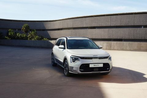 Der Kia Niro in seitlicher Frontansicht