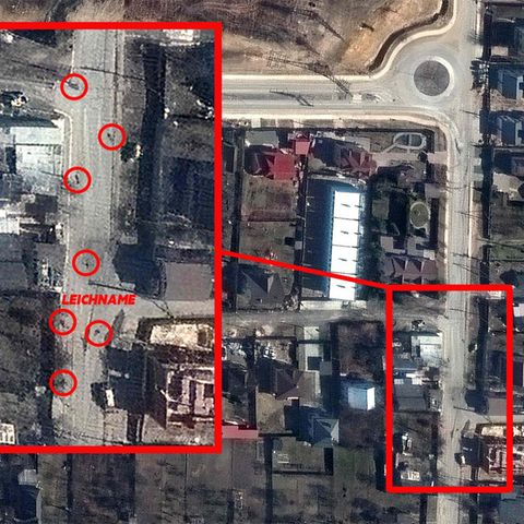 Ein Satellitenbild vom 31. März 2022 zeigt im vergrößerten Ausschnitt links, dass schon vor dem Abzug der russischen Truppen Leichen auf den Straßen von Butscha lagen