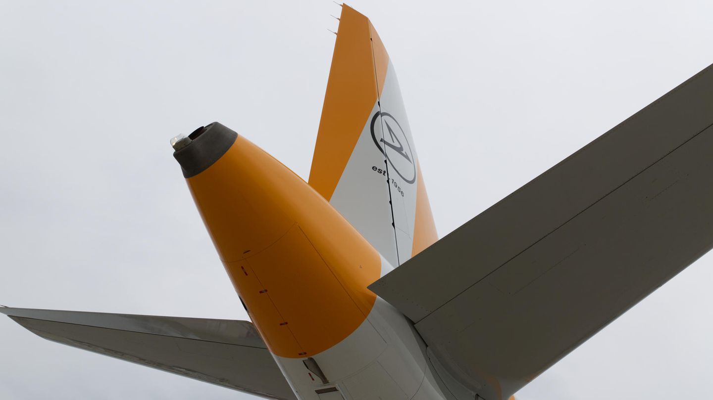 Condor A321 D-AIAD Sunshine