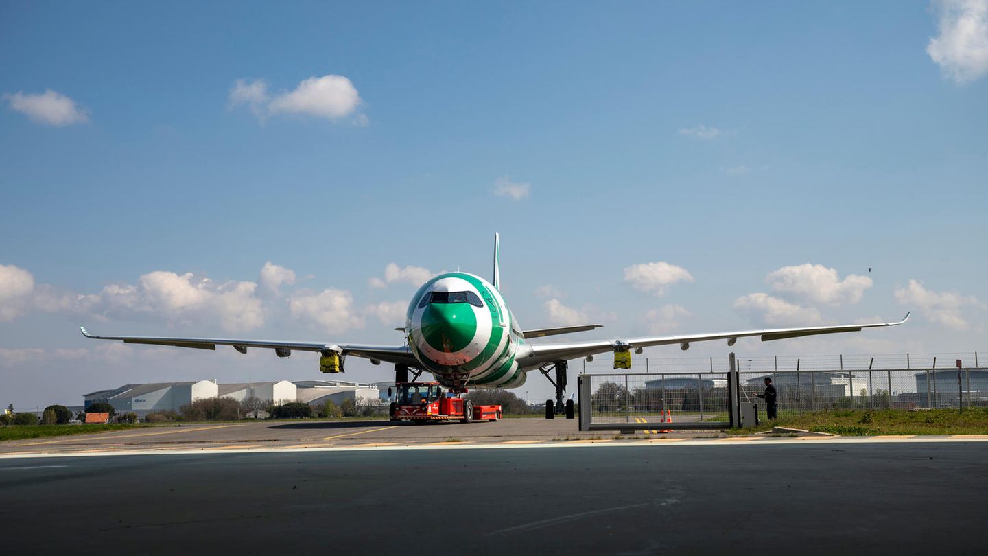 Condor A330neo Island