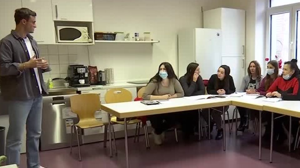 Köln Ehrenfeld: "Die erste Frage ist immer: Wo kann ich Deutsch lernen?": Bürgerzentrum hilft geflüchteten Ukrainern beim Ankommen Köln Ehrenfeld: "Die erste Frage ist immer: Wo kann ich Deutsch lernen?": Bürgerzentrum hilft geflüchteten Ukrainern beim Ankommen