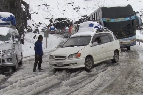 Bolivien: Schnee sorgt für Chaos und kilometerlange Staus