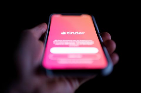 Tinder-App als Symbolfoto für Artikel über Bitcoin-Betrug