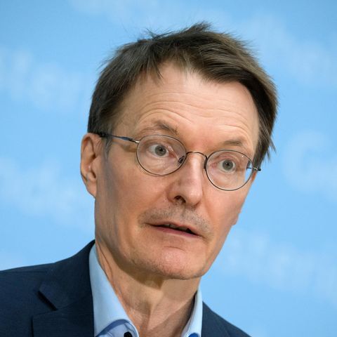 Karl Lauterbach auf der Pressekonferenz am Montag.