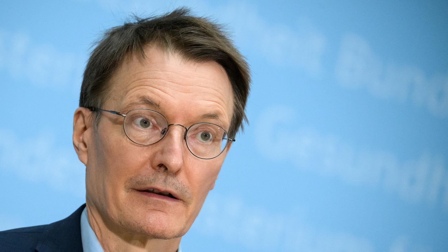 Karl Lauterbach auf der Pressekonferenz am Montag.