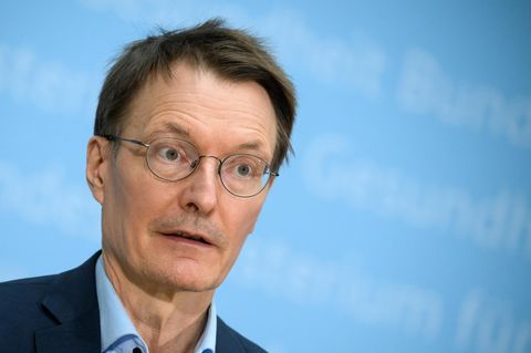 Karl Lauterbach auf der Pressekonferenz am Montag.