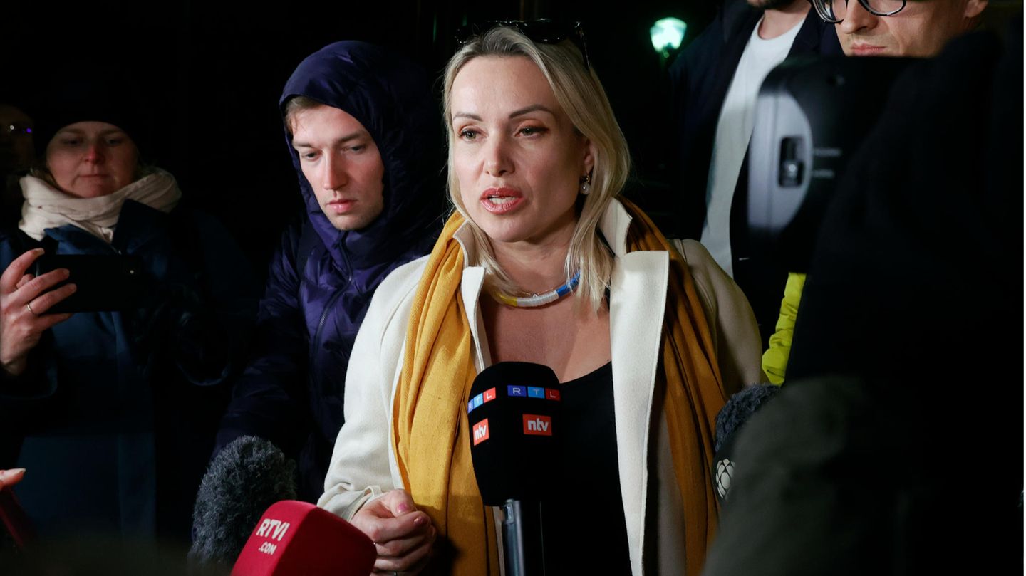 Marina Owsjannikowa nach ihrer ersten Vernehmung 