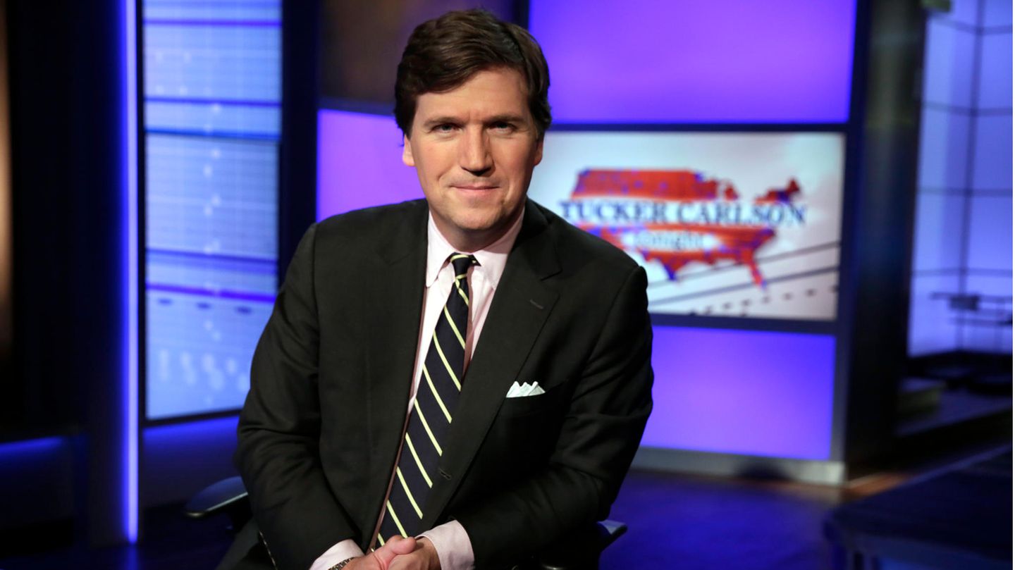 Fox-Moderator Tucker Carlson wird häufig vorgeworfen, die Kreml-Propaganda zu übernehmen
