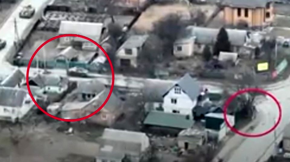 Radfahrer getötet: Video aus Butscha soll russische Kriegsverbrechen zeigen Radfahrer getötet: Video aus Butscha soll russische Kriegsverbrechen zeigen