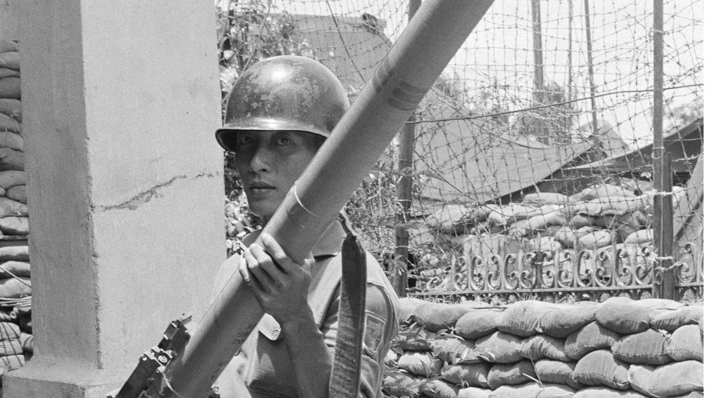 Diese Flugabwehrwaffe dürfte einigen Ukrainern bekannt vorkommen. Denn die "Strela" (russisch für Pfeil) ist eine Entwicklung aus der Sowjetunion und wird bereits seit vielen Jahrzehnten eingesetzt – wie hier im Vietnam-Krieg.