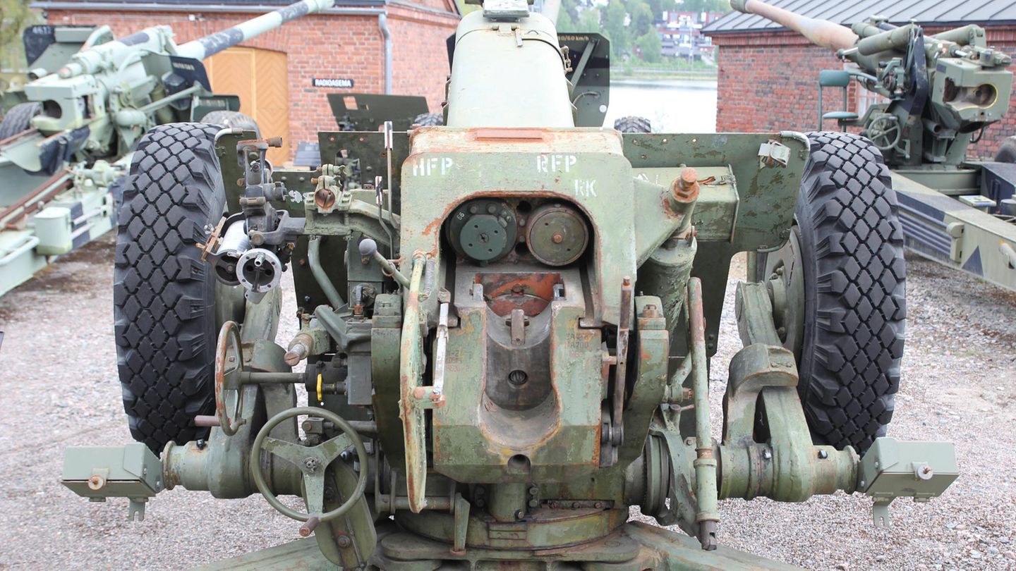 Die sowjetische 122 mm Haubitze D-30. Diese Waffe ist zwar schwer, aber einfach in der Bedienung. Sie schießt rund 15 Kilometer weit.
