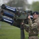 Die Hochgeschwindigskeitrakete vom Typ "Starstreak" stammt aus Großbritannien, die Geschosse fliegen mit bis zu dreifacher Schallgeschwindigkeit.