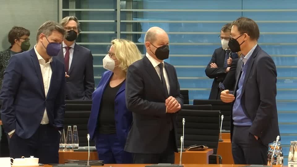 Video: Ampel will Ausbau erneuerbarer Energien massiv beschleunigen Video: Ampel will Ausbau erneuerbarer Energien massiv beschleunigen