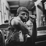 Seit Jahrzehnten ist die ländliche Bevölkerung im Süden und Westen Madagaskars mit Gewalt und dem täglichen Diebstahl ihrer Zebu, hochgeschätzten Höckerrindern, durch Männergruppen namens Dahalo (was grob übersetzt "Banditen" heißt) konfrontiert.  Sergeant Stéphane, Kommandeur des Regiment of Intervention Forces (RFI), nimmt am 20. Februar 2013 in Betroka im Süden Madagaskars eine Kampfstellung ein. Das RFI operiert gegen Viehräuber in der Region Betroka und im Andriry-Gebirge. Die Arbeit von Rijasolo ist nun Sieger in der Kategorie "Long-Term Projects Africa".