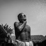 Bhuthari, ein Fischer, erklärt, wie er am 4. Dezember 2012 in der Waldpufferzone um das Sundarban-Tigerreservat in einer Deltaregion von Westbengalen, Indien, von einem Tiger angegriffen wurde, als er Krabben sammelte.  Mit seinen Fotos beleuchtet Senthil Kumaran den schwelenden Konflikt zwischen Landbevölkerung und Tigern. Nun erhält seine Serie die Auszeichnung "Long Term Project Asia" beim World Press Photo Award.