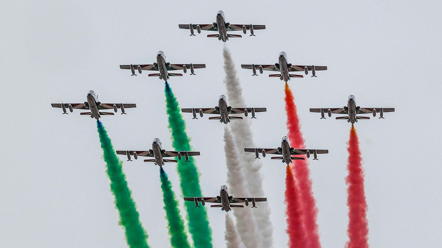 Italien Flieger malen italienische Flagge in die Luft