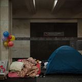 Jewgenij Gonskij hat sich ein Zelt aufgeschlagen und ein paar Luftballons zur Dekoration angebracht