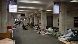 Die Pfeiler in der Metrostation bieten ein Minimum an Privatsphäre
