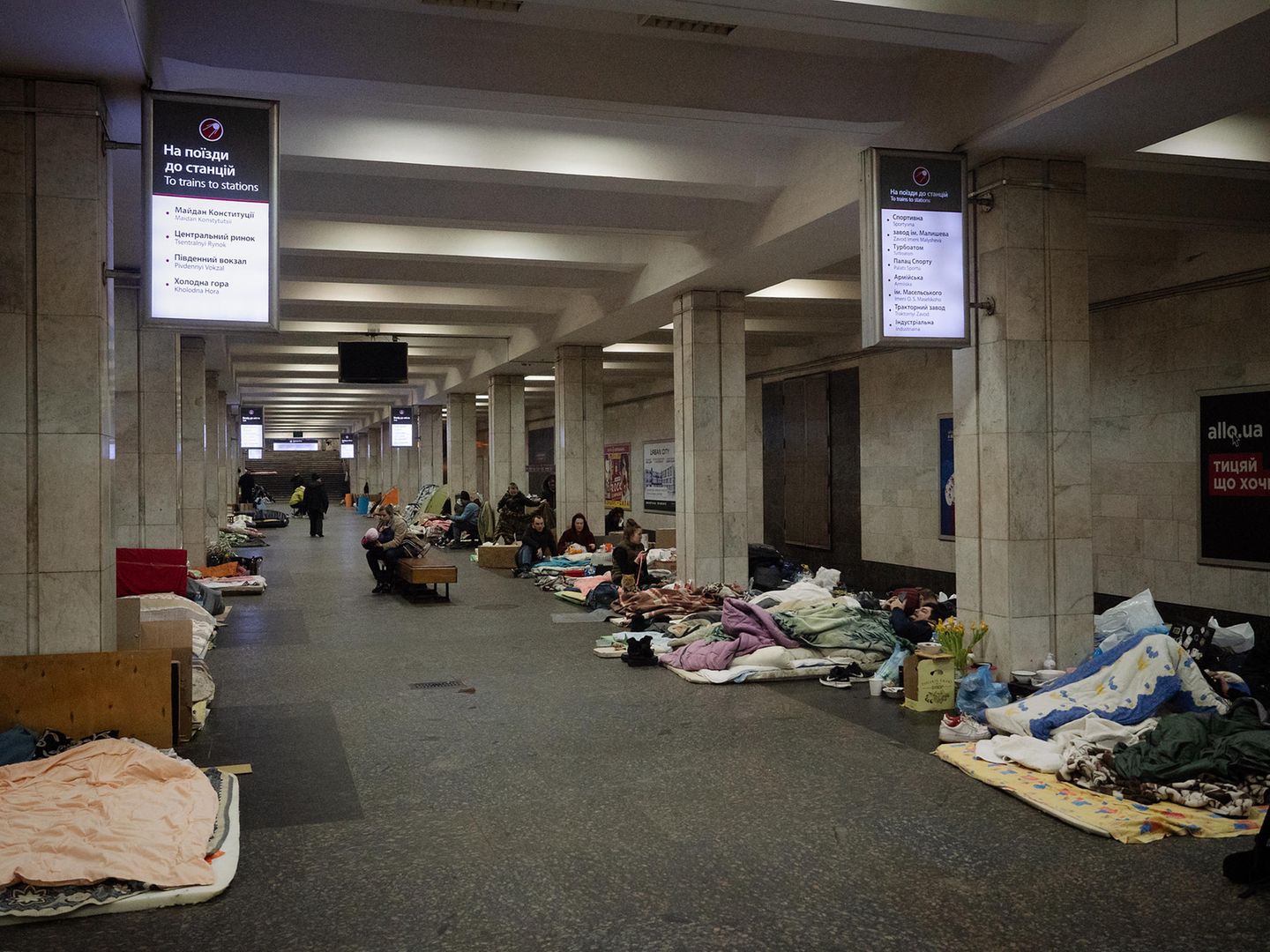Die Pfeiler in der Metrostation bieten ein Minimum an Privatsphäre