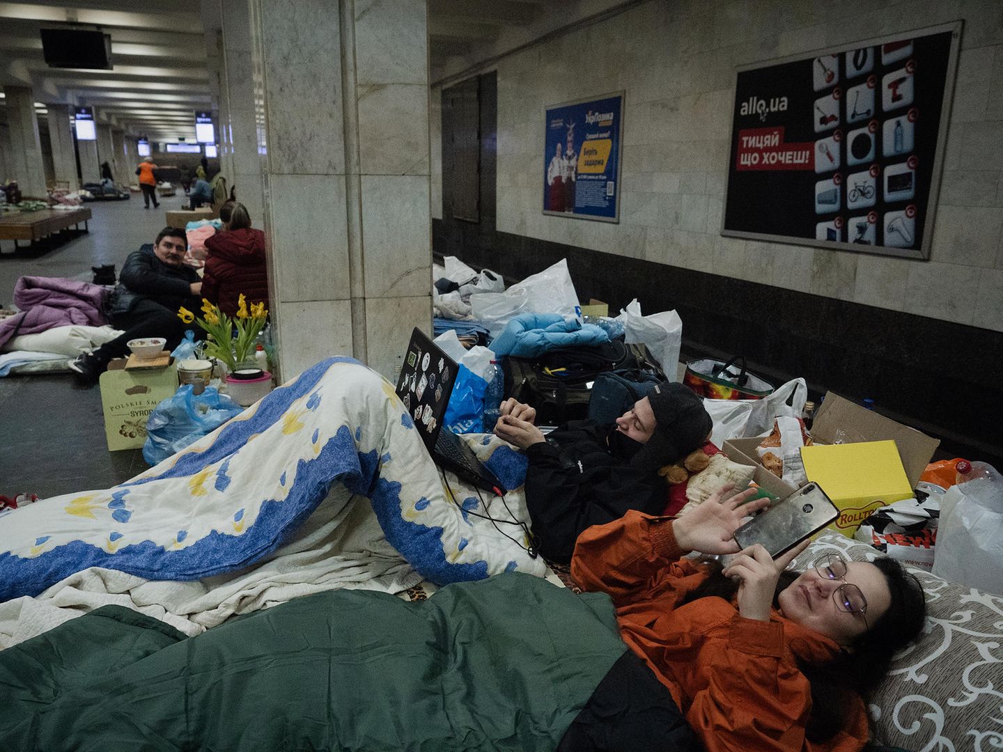 So wie auch viele andere Menschen in Charkiw. Alle haben ihre Betten in der Metrostation aufgeschlagen