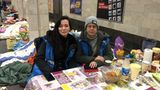 Fotografin Gaelle Girbes und stern-Autorin Bettina Sengling in einer Metro Station in Charkiw
