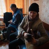 Alla beruhigt ihre Katze