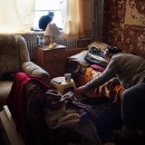 Alla Katkar und ihre Katze Tosha lebten in einer Wohnung die unter Beschuss stand und wurden evakuiert