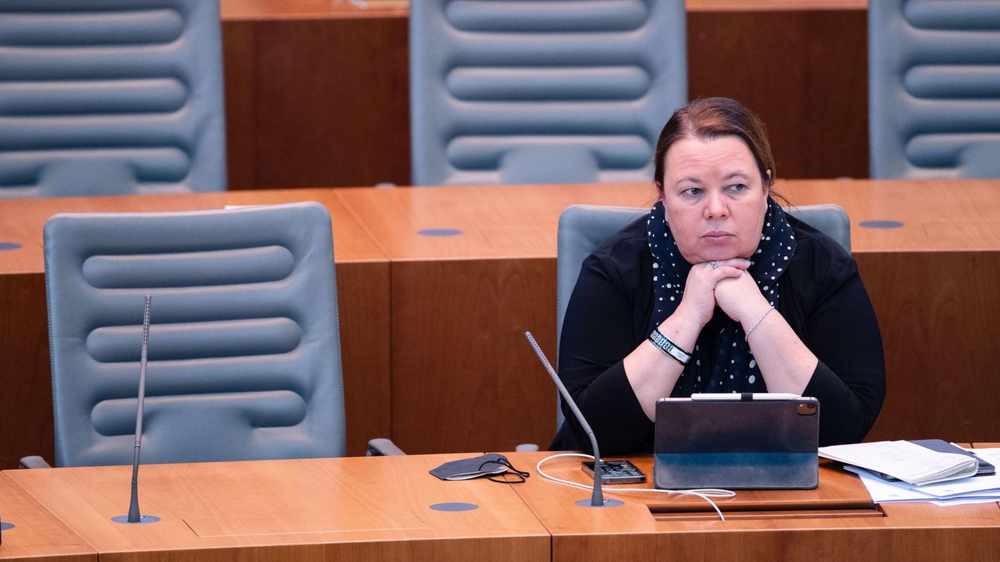 “Mallorca affair”: NRW Minister Heinen-Esser wants to resign