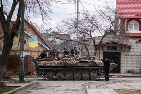 Ukraine-Krieg: Nach Rückzug russischer Truppen: Mehr als 400 Menschen in Hostomel vermisst