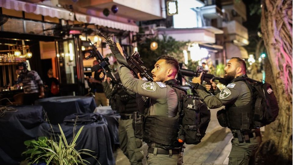 Israelische Sicherheitskräfte im Einsatz im Zentrum von Tel Aviv