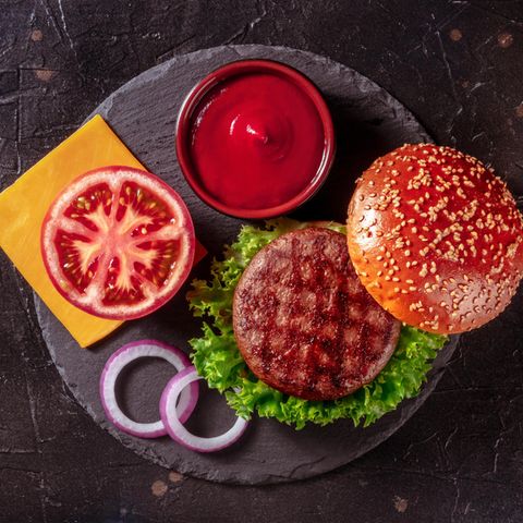 Die Preise für die Zutaten eines Hamburgers sind zuletzt rasant gestiegen.