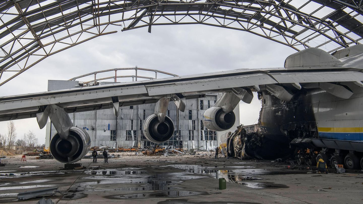 Мрия самолет уничтожен в аэропорту гостомеля