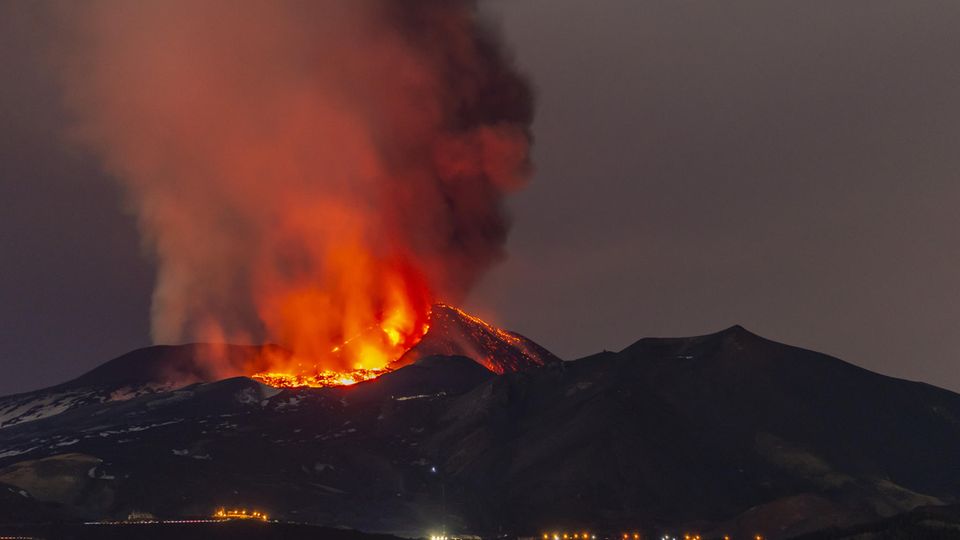 Der Ätna in Italien speit Feuer, ein Vulkan in Indonesien verursachte das "Jahr ohne Sommer"