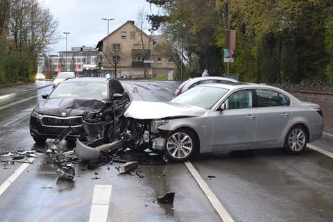 Der Unfall in Herford: Ein Jugendlicher hatte dafür den BMW seines Bruders gestohlen.