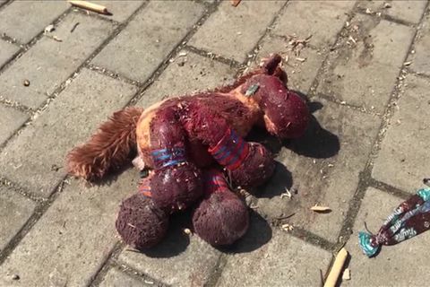 Video: Ukraine: Dutzende tote Zivilisten am Bahnhof von Kramatorsk