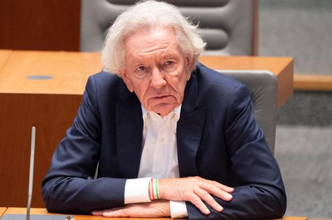 Holthoff-Pförtner im Parlament. Am Flughafen zeigte er seinem Kollegen den Stinkefinger.
