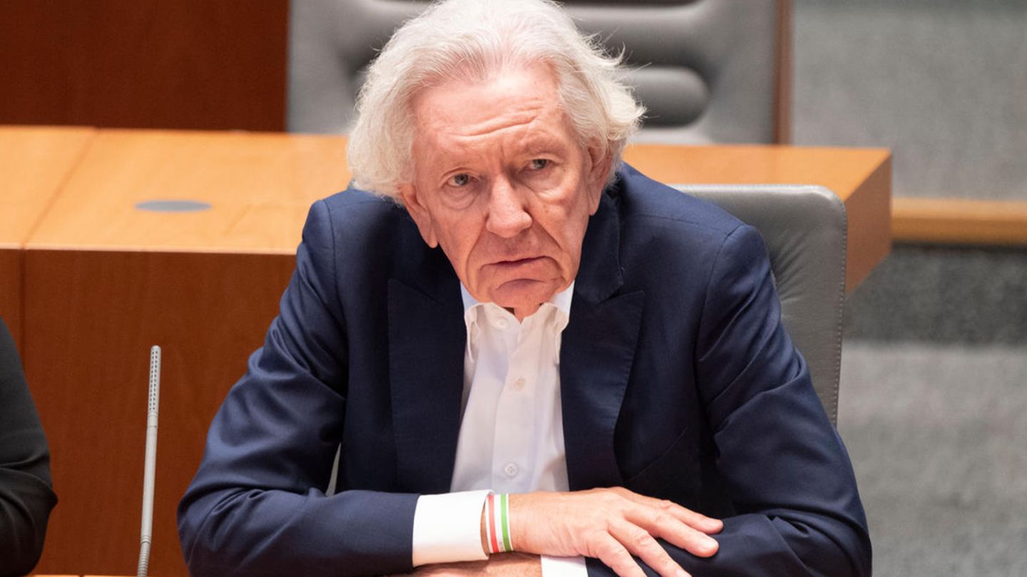 Holthoff-Pförtner im Parlament. Am Flughafen zeigte er seinem Kollegen den Stinkefinger.