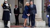 Frankreichs Blau und Frankreichs Mode haben einen festen Platz in Brigitte Macrons Repertoire.