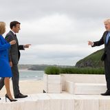 Bei den eleganten Auftritten hilft auch die sportliche Agilität von Brigitte Macron.