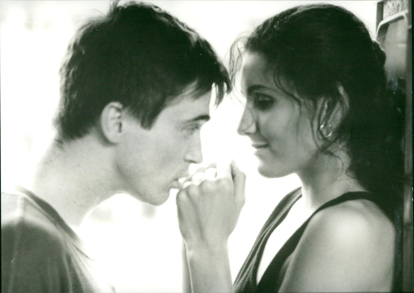 1988 drehte er erneut zusammen mit seinem Adoptivvater Hark Bohm: In "Yasemin" spielte er einen 20-jährigen Studenten, der sich in eine 17-jährige Deutsch-Türkin verliebt (Ayşe Romey). Der Film erzählt auf bewegende Weise von den Problemen der Verständigung zwischen hier aufgewachsenen türkischen Kindern und ihren eingewanderten Eltern und wurde mit zahlreichen Preisen ausgezeichnet. Uwe Bohm erhielt den Bayerischen Filmpreis als Nachwuchsdarsteller.