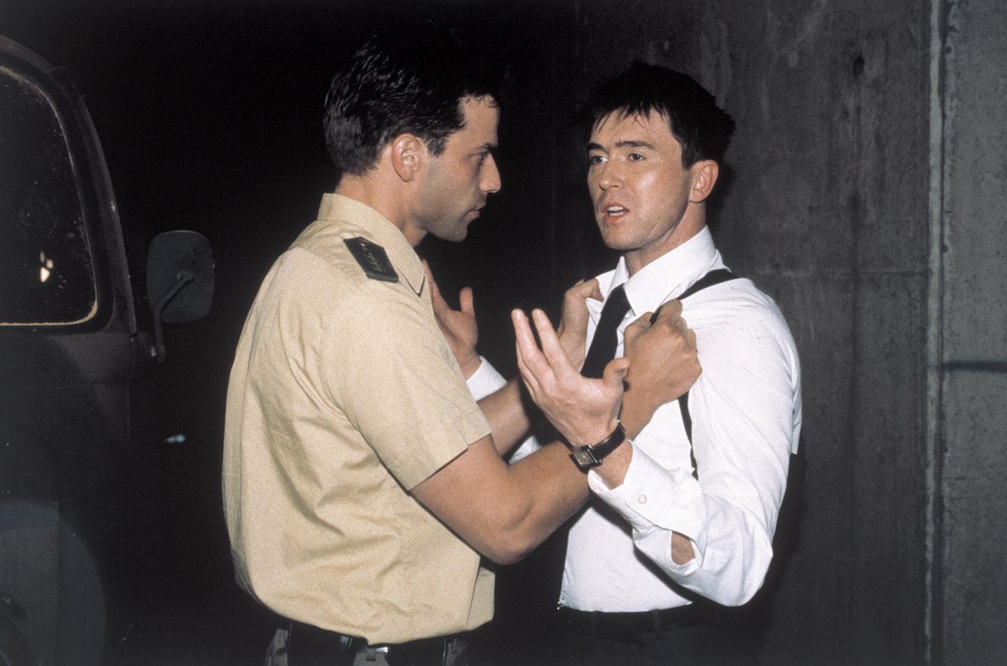 In dem Thriller "36 Stunden Angst – Ein Vater kämpft um sein Kind" spielt Uwe Bohm (r.) eine korrupten Polizisten so überzeugend, dass er dafür 1999 den Deutschen Fernsehpreis als Hauptdarsteller verliehen bekommt. Bohm spielte in seiner Karriere häufig zwielichtige Gestalten, in dieser Rolle wurde er auch in zahlreichen "Tatort"-Folgen besetzt.