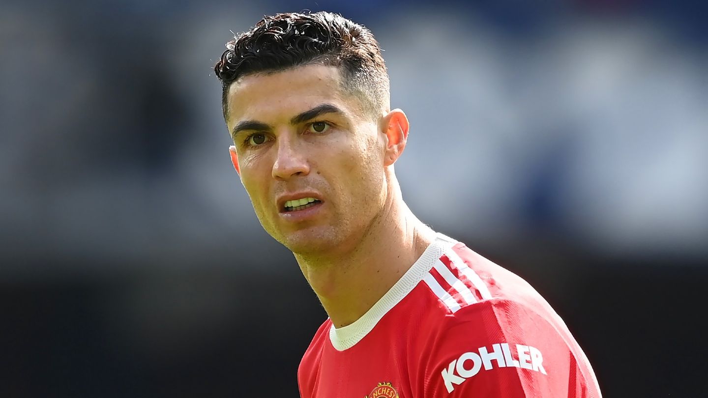 Cristiano Ronaldo smashes fan cell phone: Manchester United is investigating the incident – CR7 apologizes